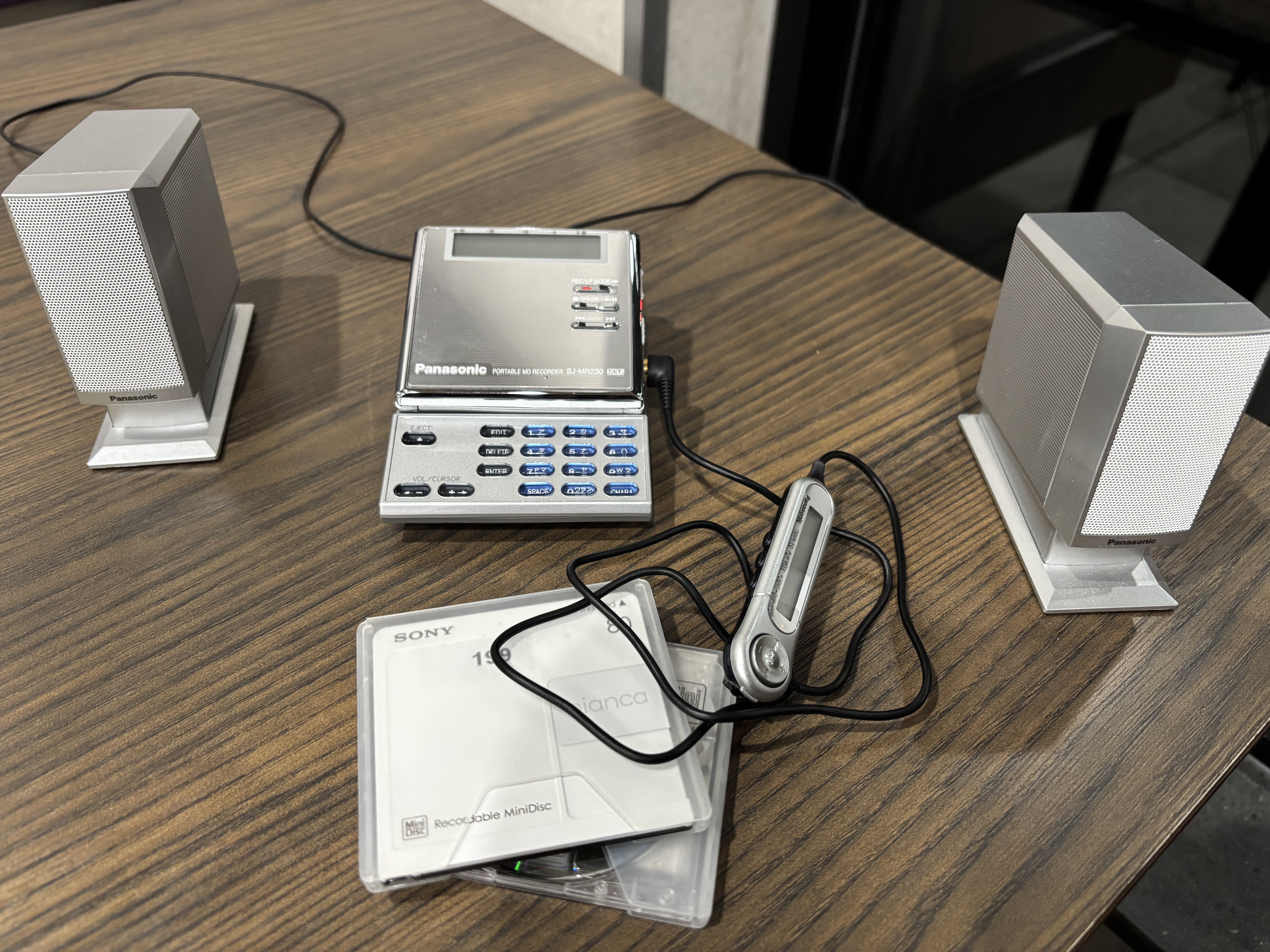 SJ-MR230 Docked Image